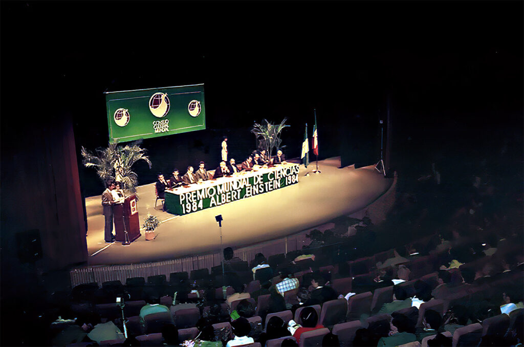 The first WCC award ceremony in 1984 in Monterrey, México.